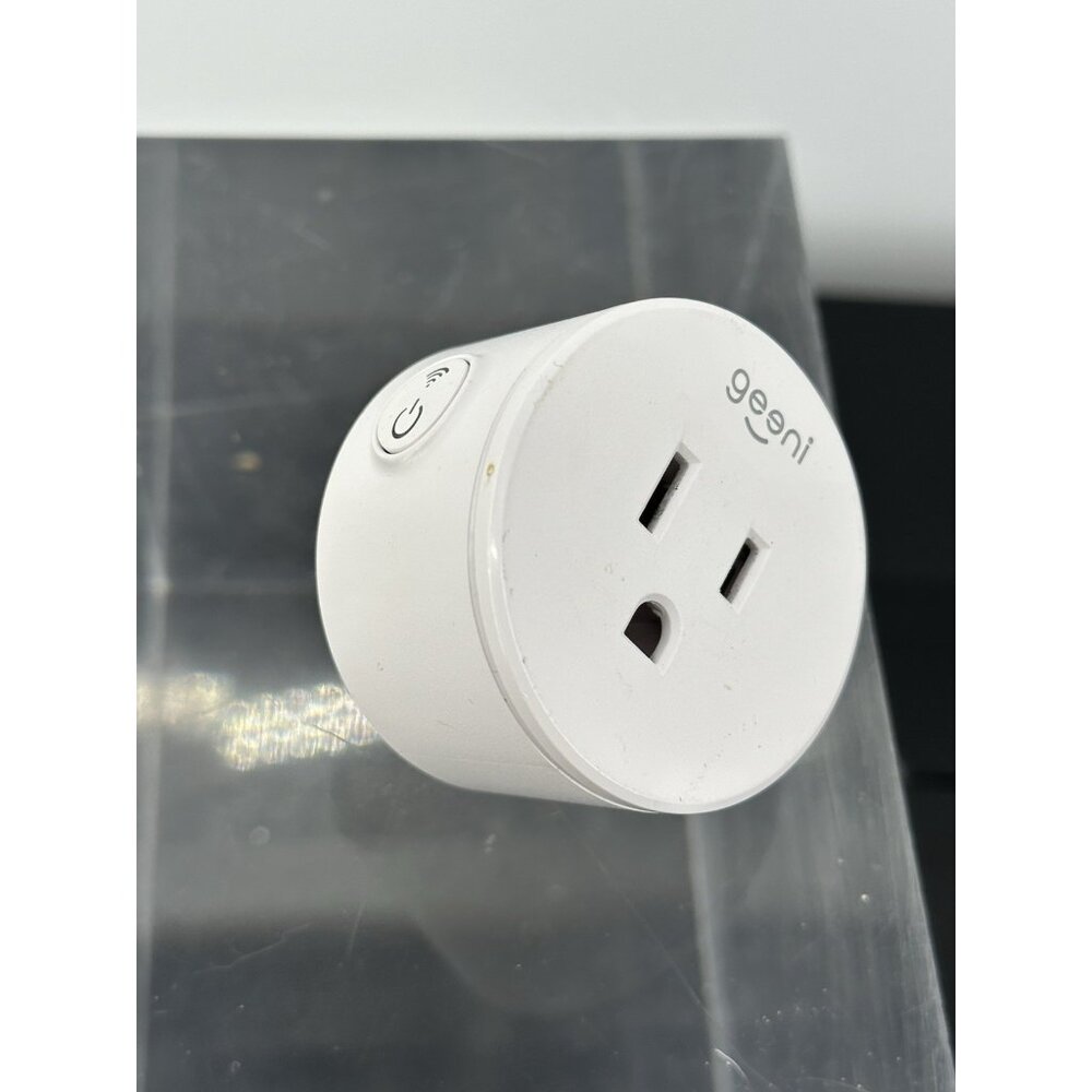 One Geeni DOT Smart Wi-Fi Smart Outlet Plug